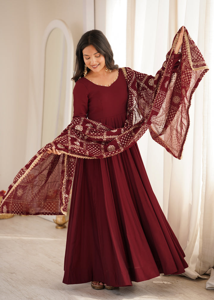 FULL SLEEVE ANARKALI SUIT FULL GHERA