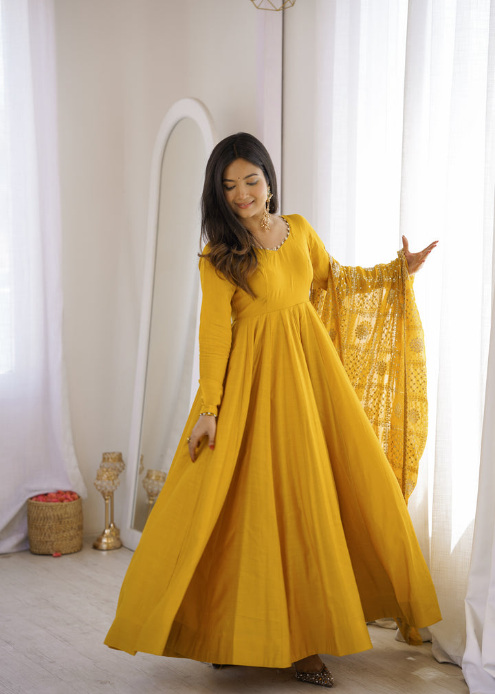 FULL SLEEVE ANARKALI SUIT FULL GHERA