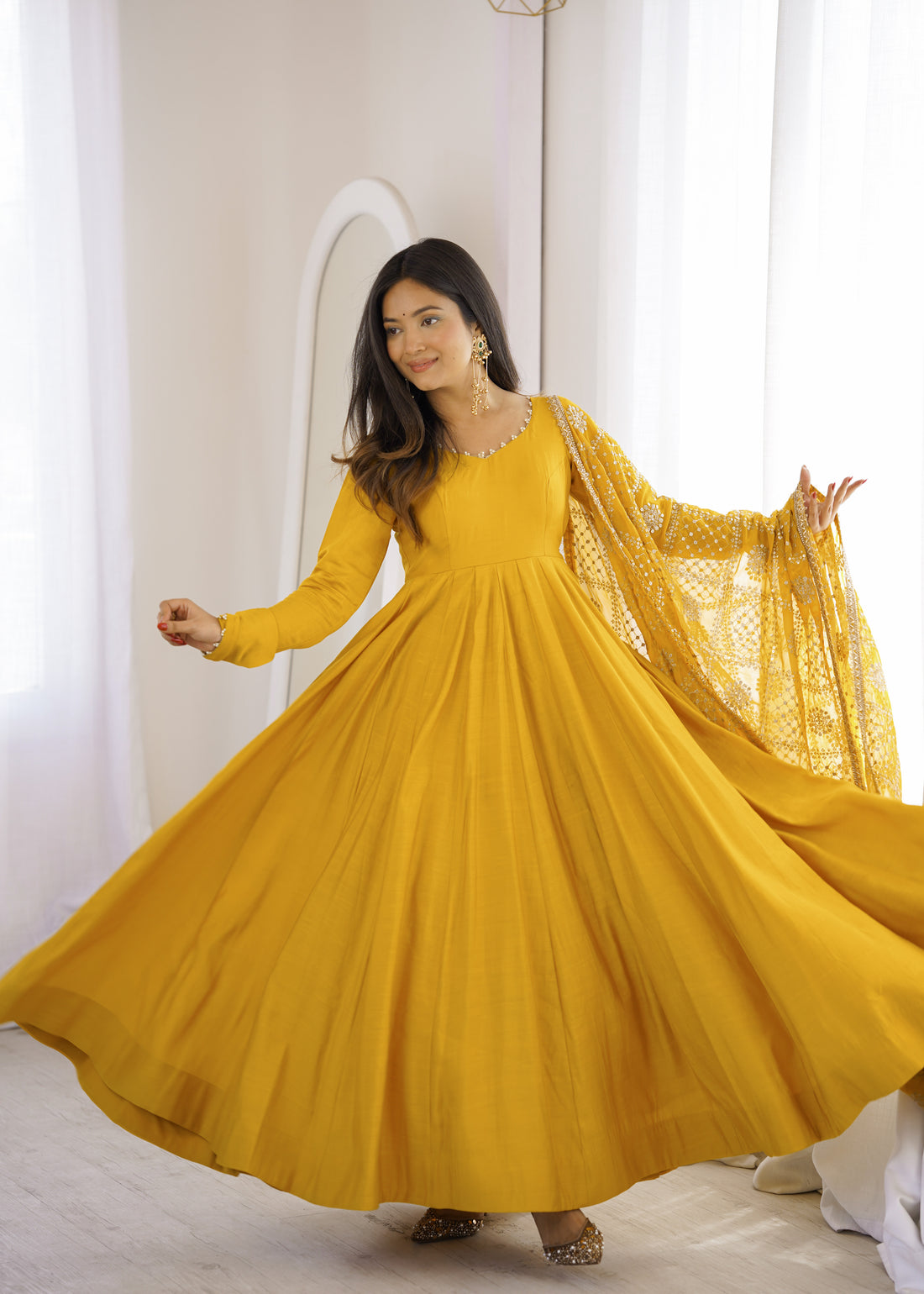 FULL SLEEVE ANARKALI SUIT FULL GHERA